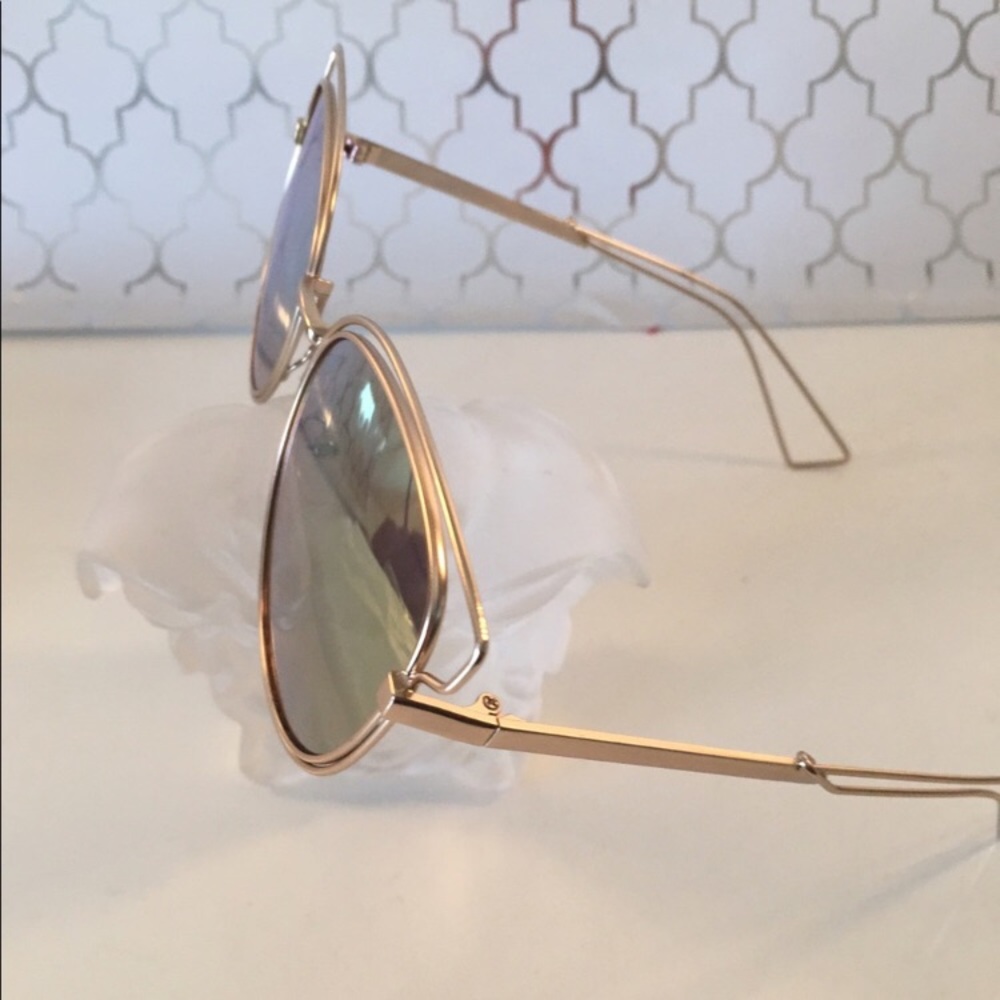 New gold sunglasses with pink lenses - Picture 2 of 4